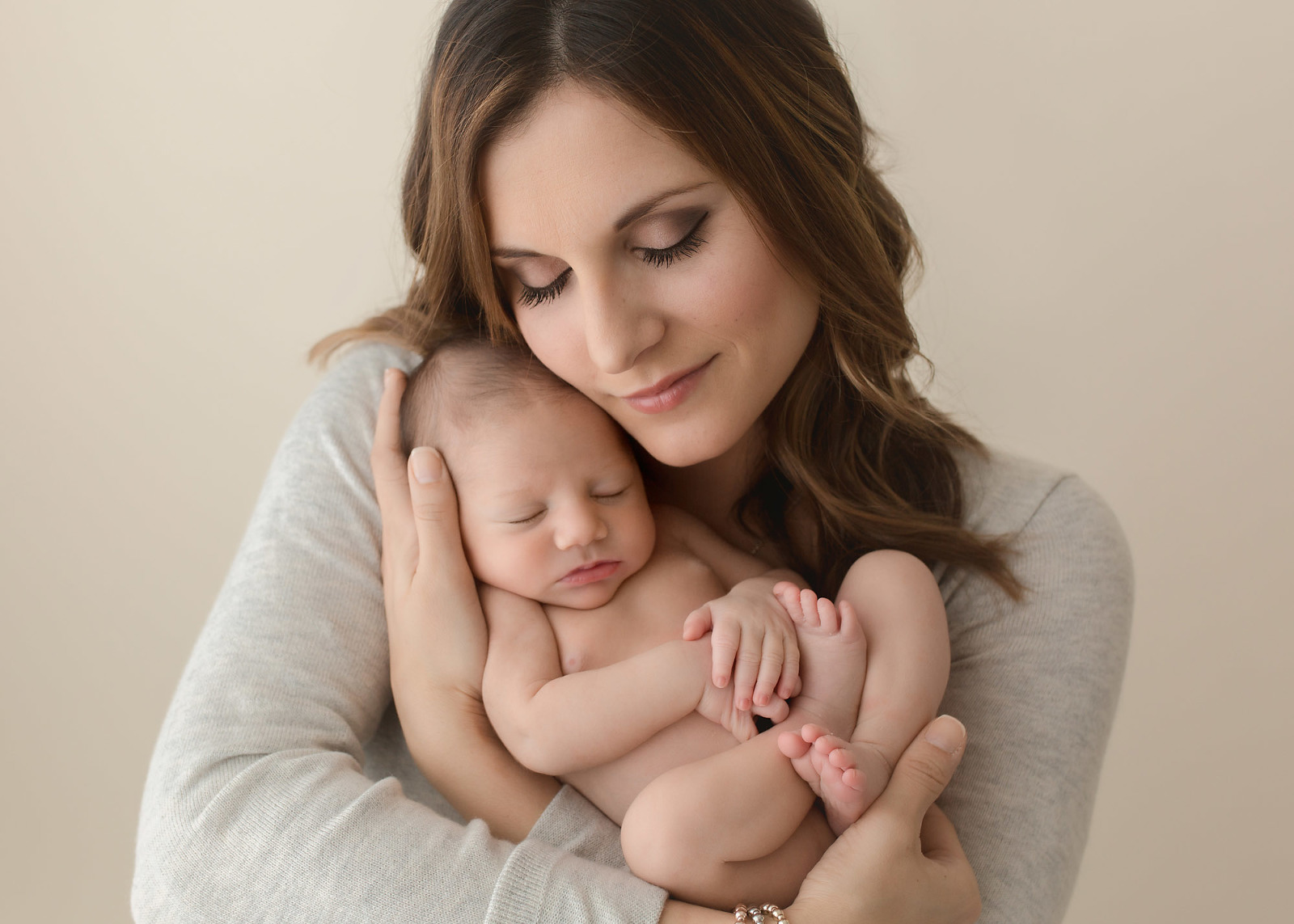 parent pose studio newborn session