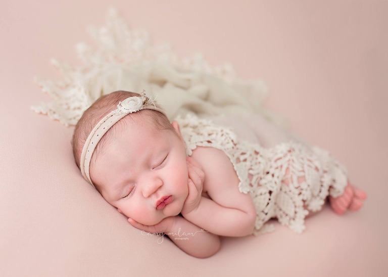 lace newborn girl photo